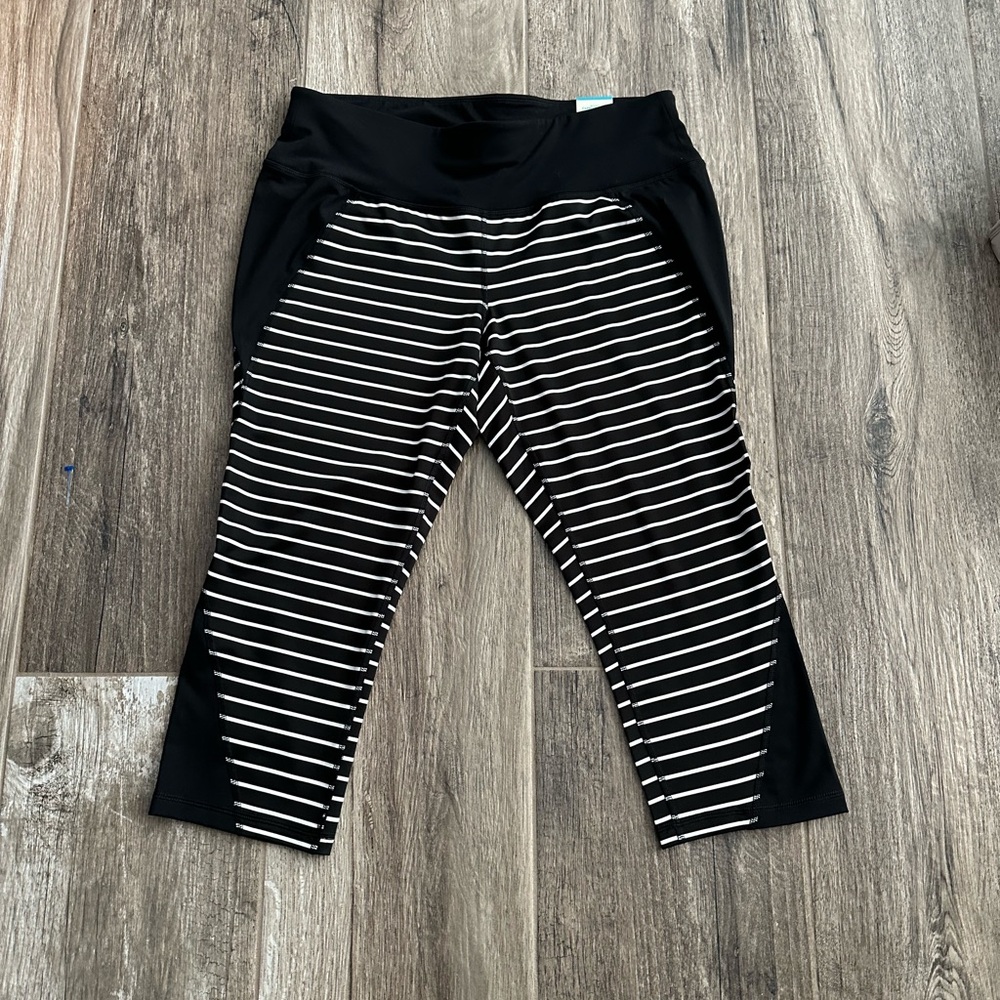 Livi Active Capri Leggings